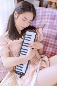 老扒抱着陈红走进卧室导演
